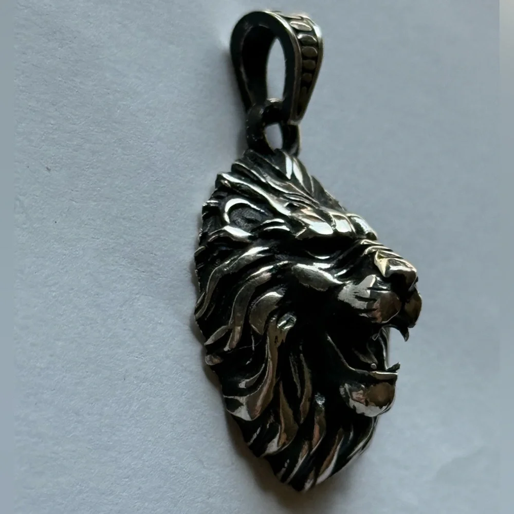 925 Silver lion stunning pendant unisex